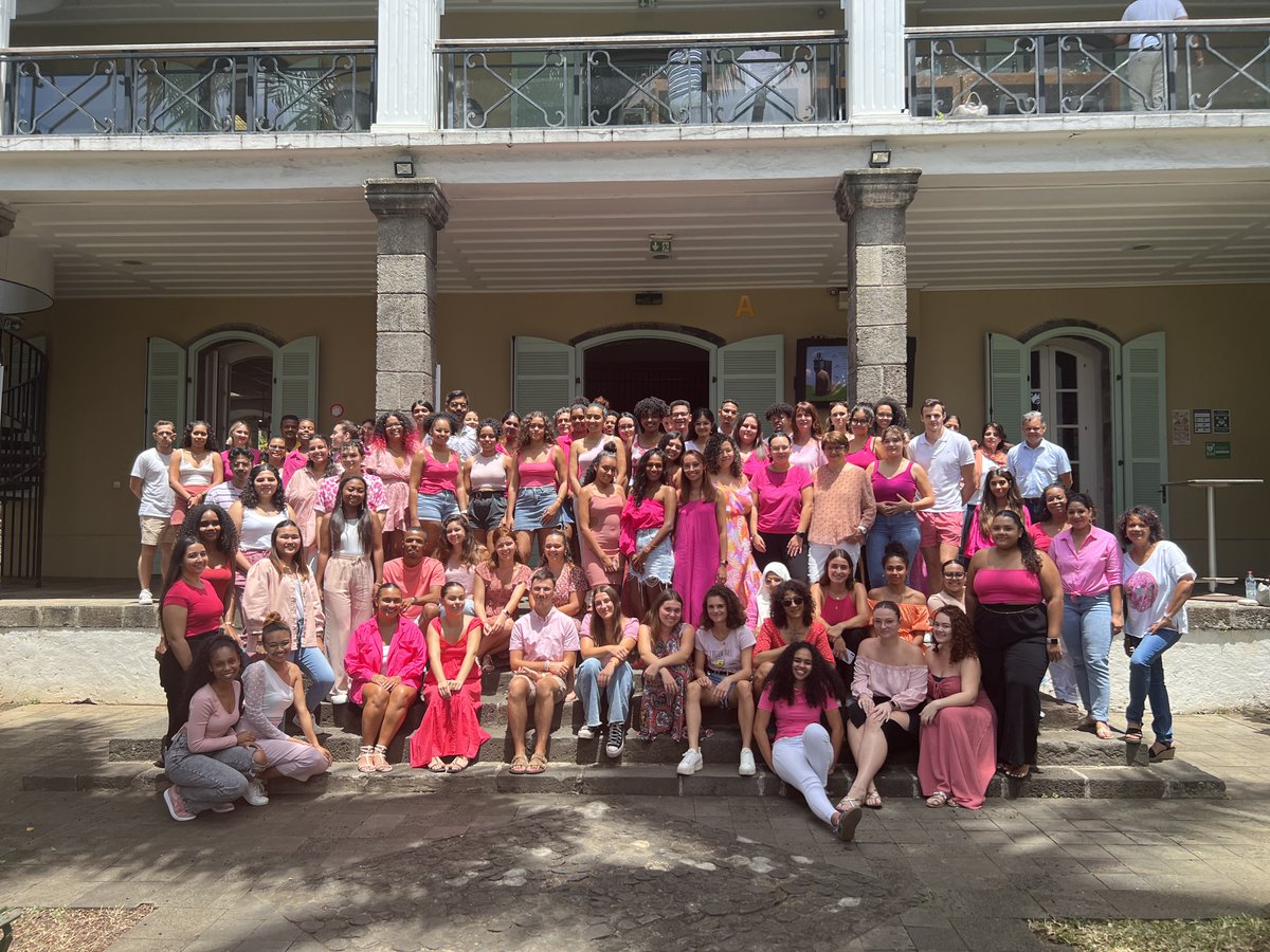 [#Octobrerose] Hier, les étudiants et le personnel de l’IAE Réunion ont revêtu leurs habits roses en soutien aux personnes atteintes du cancer du sein ! Ensamb nou batay contre le cancer du sein !