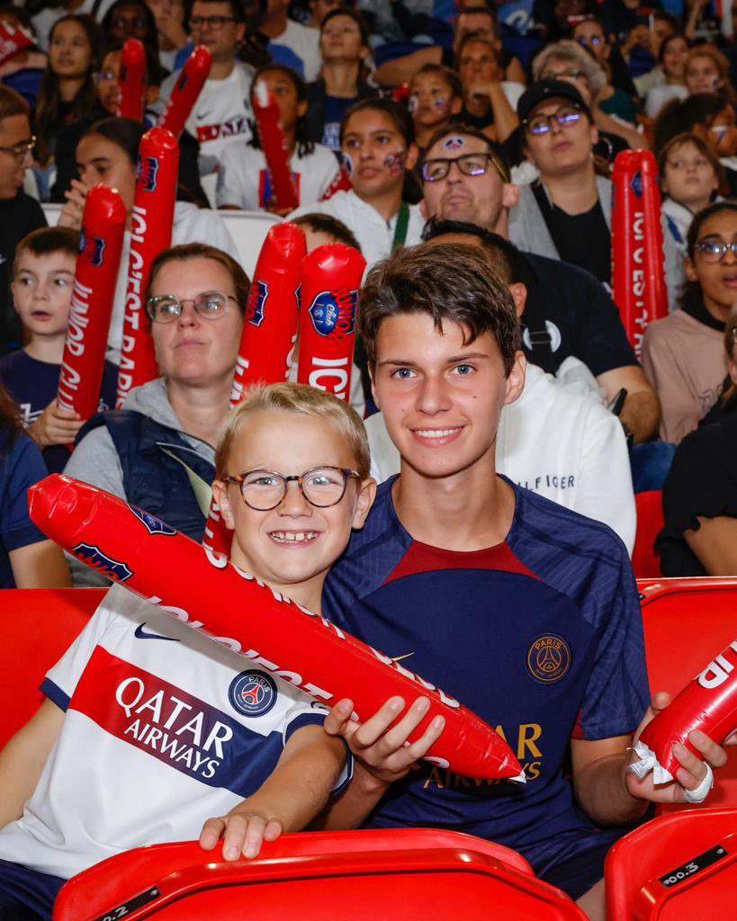PSG_arab's tweet photo. في أمسية @ChampionsLeague في حديقة الأمراء، ارتدوا ألواننا باعتزاز مع هذا الهاشتاغ #️⃣⤵️
📲 #ADayInRedAndBlue
سنتقاسم أجمل صوركم ❤️💙 https://t.co/nd1op3tp63