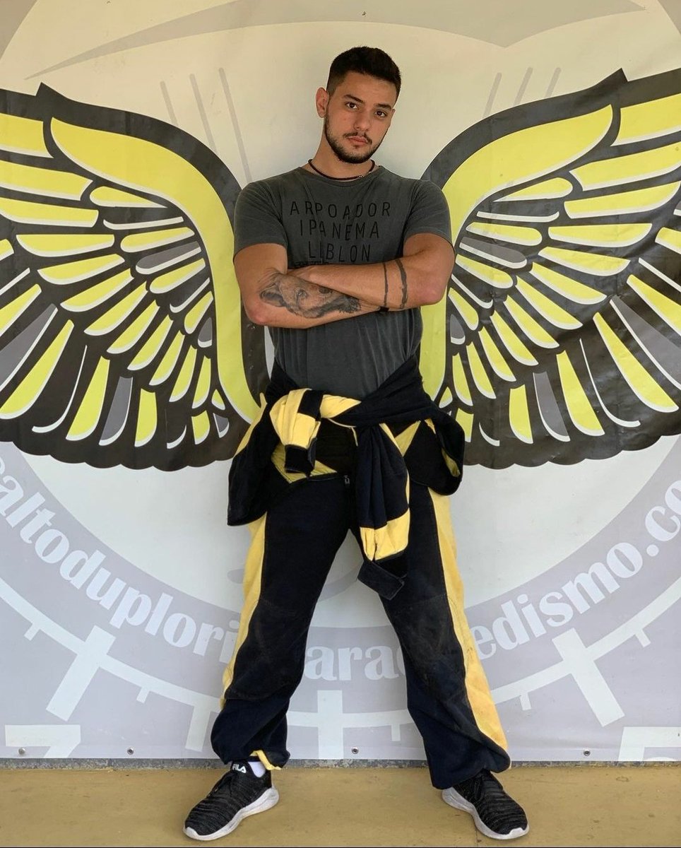 faz tempo que começo qsmp, e ngm desenho as asas do forever...