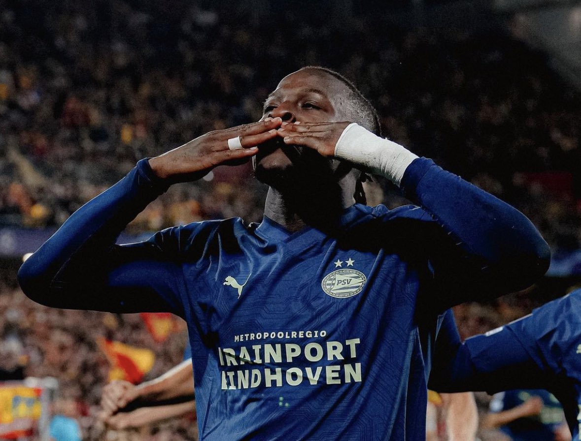 FabrizioRomano's tweet photo. ✨ Johan Bakayoko scored his first UCL goal ever — and it was dedicated to his mother on her birthday.

Top clubs keep monitoring him after he rejected Brentford in August despite €40m deal agreed 🇧🇪

“Even if they offer €100m… I wanted to stay with PSV — and play UCL here”. https://t.co/0LzdwBWlrN