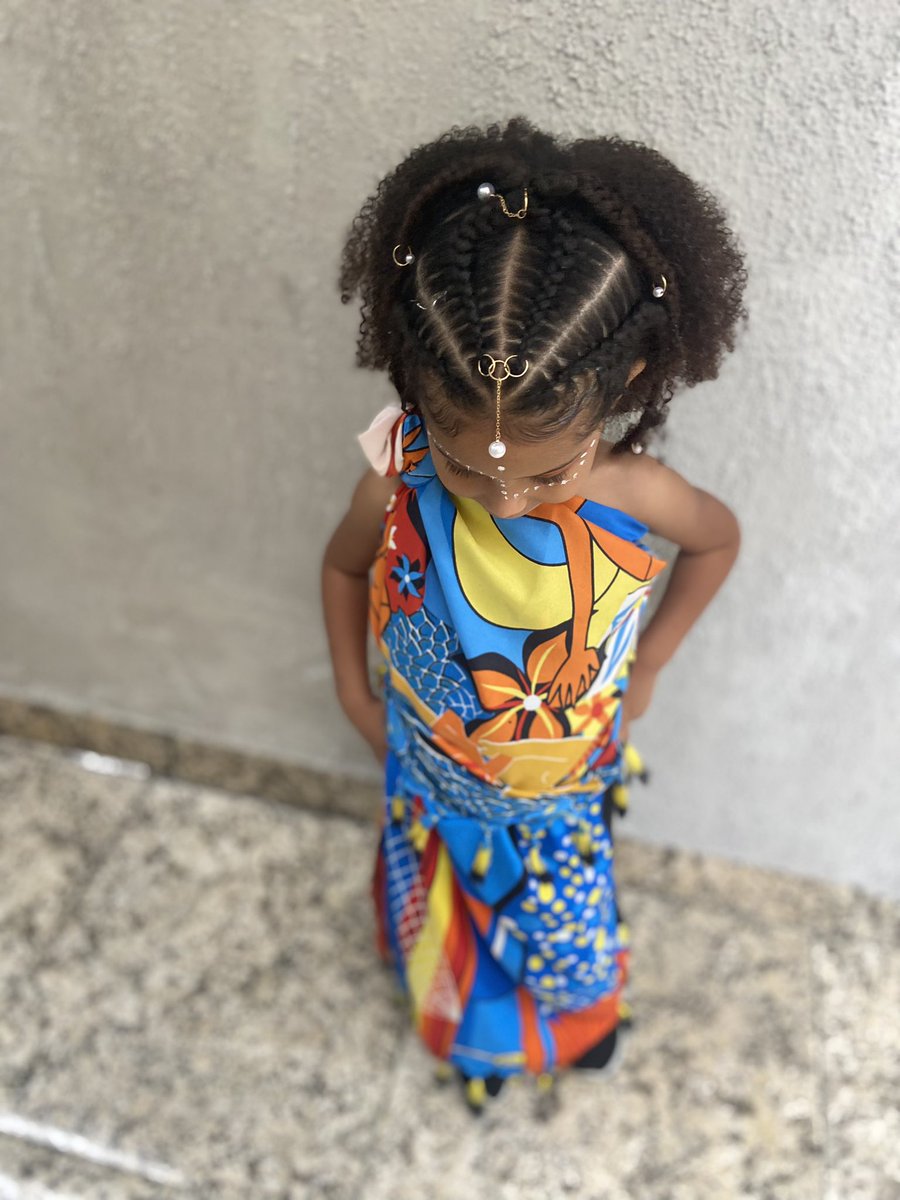 CarolynRod9's tweet photo. Dia de desfile africano na escola ✊🏽✊🏾✊🏿🤎 https://t.co/uG6xsl9DDa