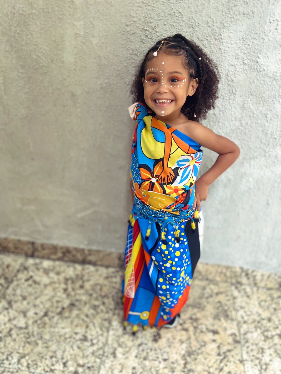 CarolynRod9's tweet photo. Dia de desfile africano na escola ✊🏽✊🏾✊🏿🤎 https://t.co/uG6xsl9DDa