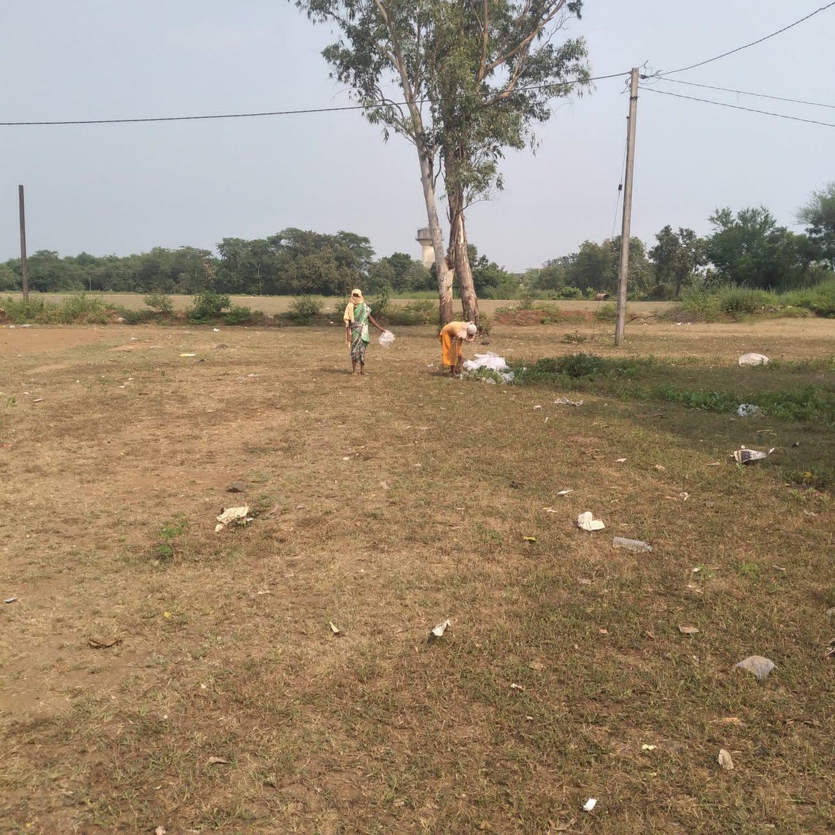 infotapigog24's tweet photo. સ્વચ્છતા અભિયાન: તાપી જિલ્લો
-
સ્વચ્છતા હી સેવા અંતર્ગત વ્યારા તાલુકાના ડોલારા ગ્રામહાટના સ્થળે સામુહિક સાફસફાઇ
-
તાપી જિલ્લામાં તા.૨૩ થી ૨૮ ઓકટોબર શાળા, કોલેજ, આંગણવાડી અને યુનિવર્સિટીની સ્વચ્છતા હી સેવા અંતર્ગત સફાઇ હાથ ધરાશે
#teamtapi #gujarat #swachhtapi #SwachhGujarat2023 https://t.co/j48ZF1ytEW
