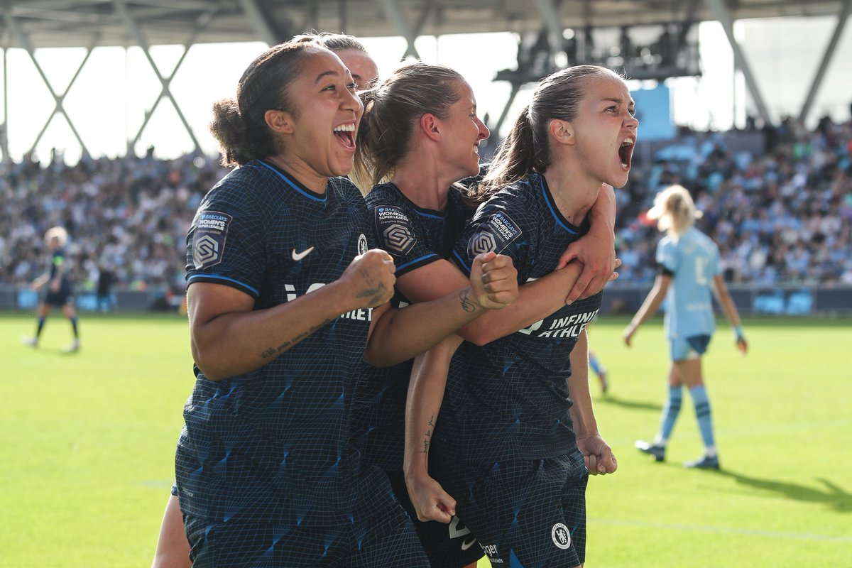 BarclaysWSL's tweet photo. Only three #BarclaysWSL clubs remain unbeaten! 🤩

@ChelseaFCW, @ManCityWomen and @ManUtdWomen https://t.co/g7pAUN2Adc