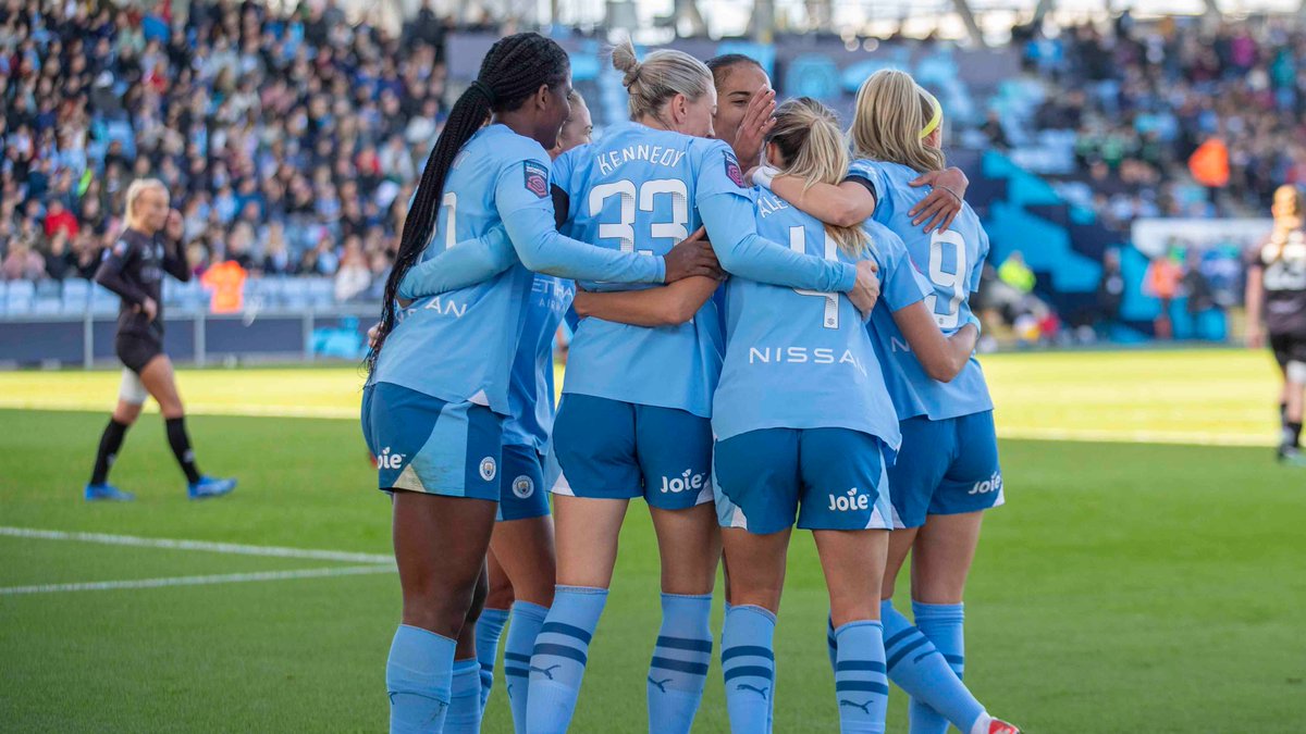 BarclaysWSL's tweet photo. Only three #BarclaysWSL clubs remain unbeaten! 🤩

@ChelseaFCW, @ManCityWomen and @ManUtdWomen https://t.co/g7pAUN2Adc