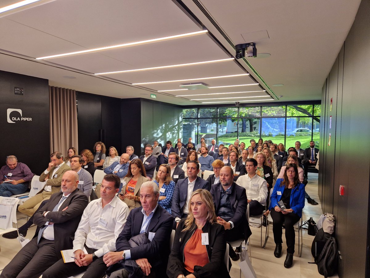 CesineEditorial's tweet photo. Hoy en #INMORETAIL2023 en el auditorio de @DLA_Piper_Spain con #Retailco @famasystems @carmilaespana #thirsa @MolineroAlameda #AvanzaFood @CushWakeSPAIN @AEFranquicia @AefEduardo @marta__nn https://t.co/vTWxB7Nmwb