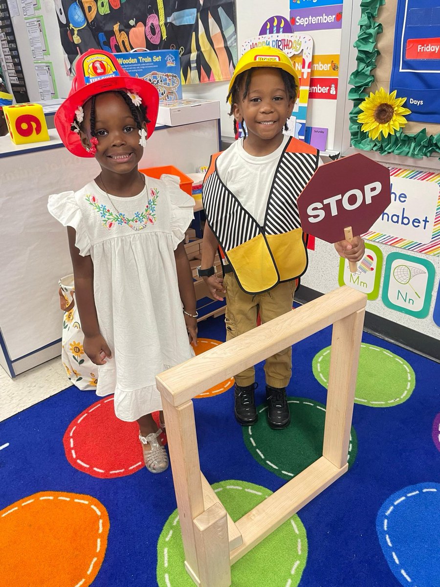 ccquizada's tweet image. I love my community helpers! ❤️#Veterinarians #Doctors #Constructors #Chefs @Griggs_AISD @AldineISD