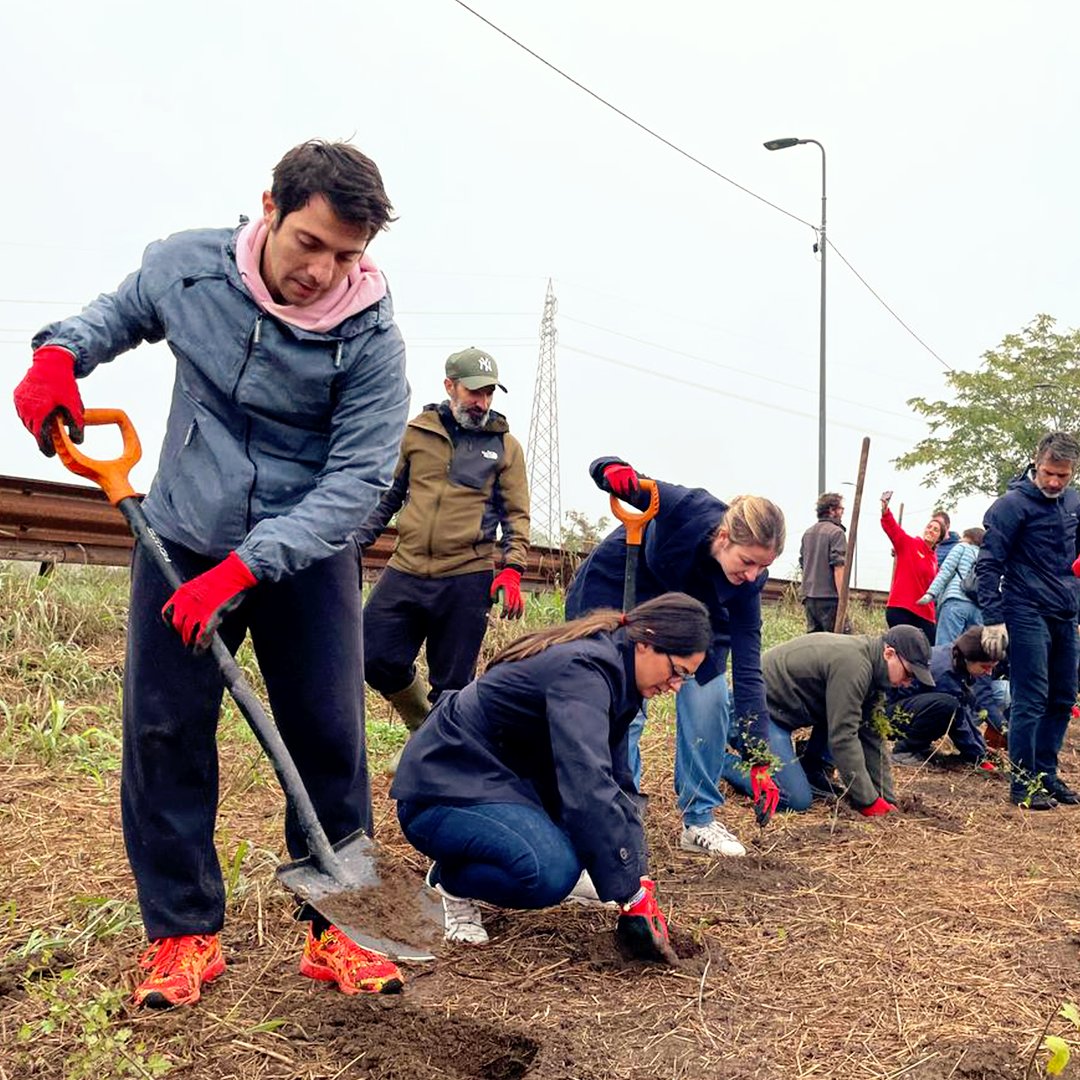 telepass's tweet photo. Basiamo il lavoro sul senso di comunità per mettere le radici di una società sempre più sostenibile.
Grazie a Soulfood Forestfarms, @planbee_bz, alla nostra community #Discord e tutte le persone che ci scelgono ogni giorno.
#Telepass #Sostenibilità #telepassnelsociale https://t.co/DQckiObHbi