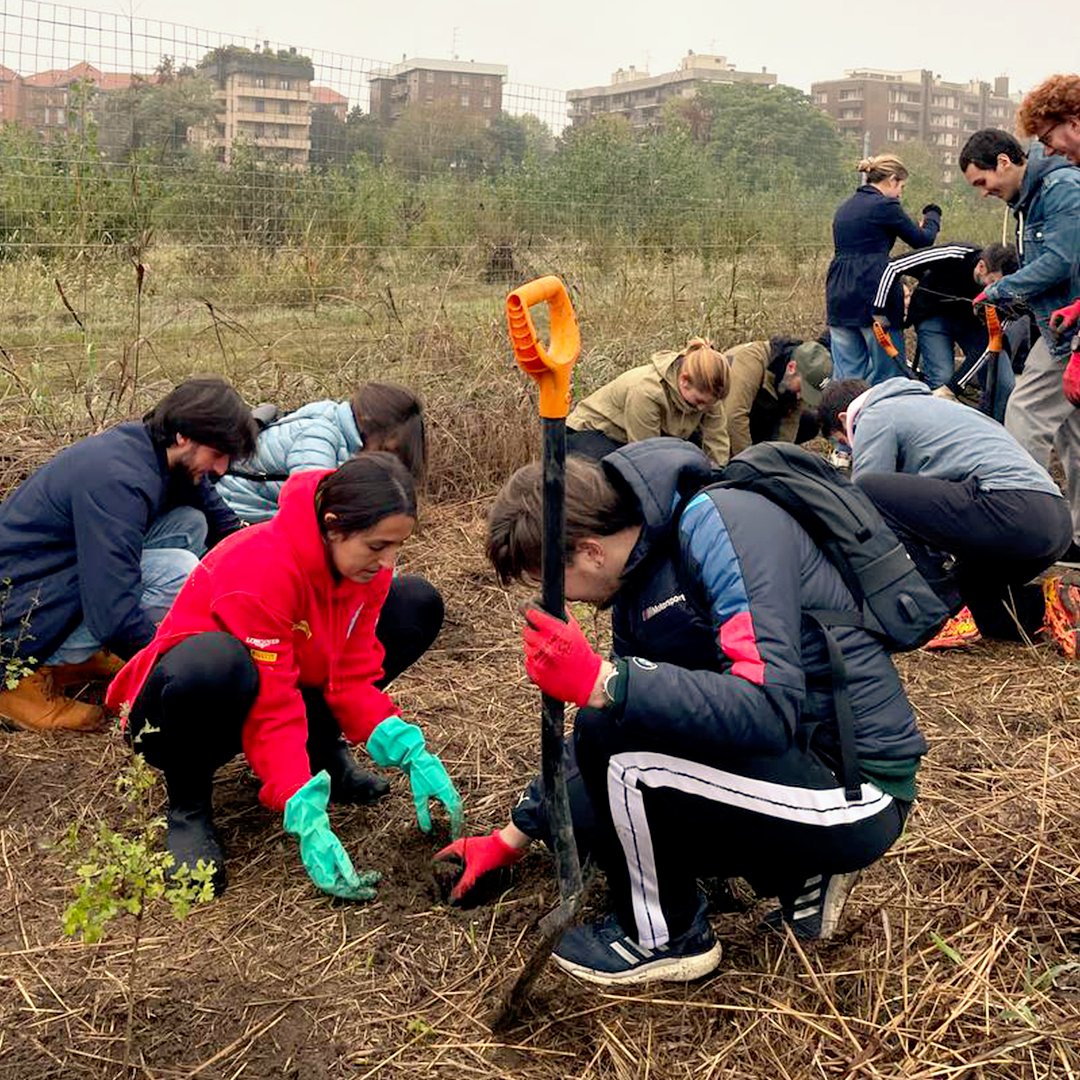 telepass's tweet photo. Basiamo il lavoro sul senso di comunità per mettere le radici di una società sempre più sostenibile.
Grazie a Soulfood Forestfarms, @planbee_bz, alla nostra community #Discord e tutte le persone che ci scelgono ogni giorno.
#Telepass #Sostenibilità #telepassnelsociale https://t.co/DQckiObHbi