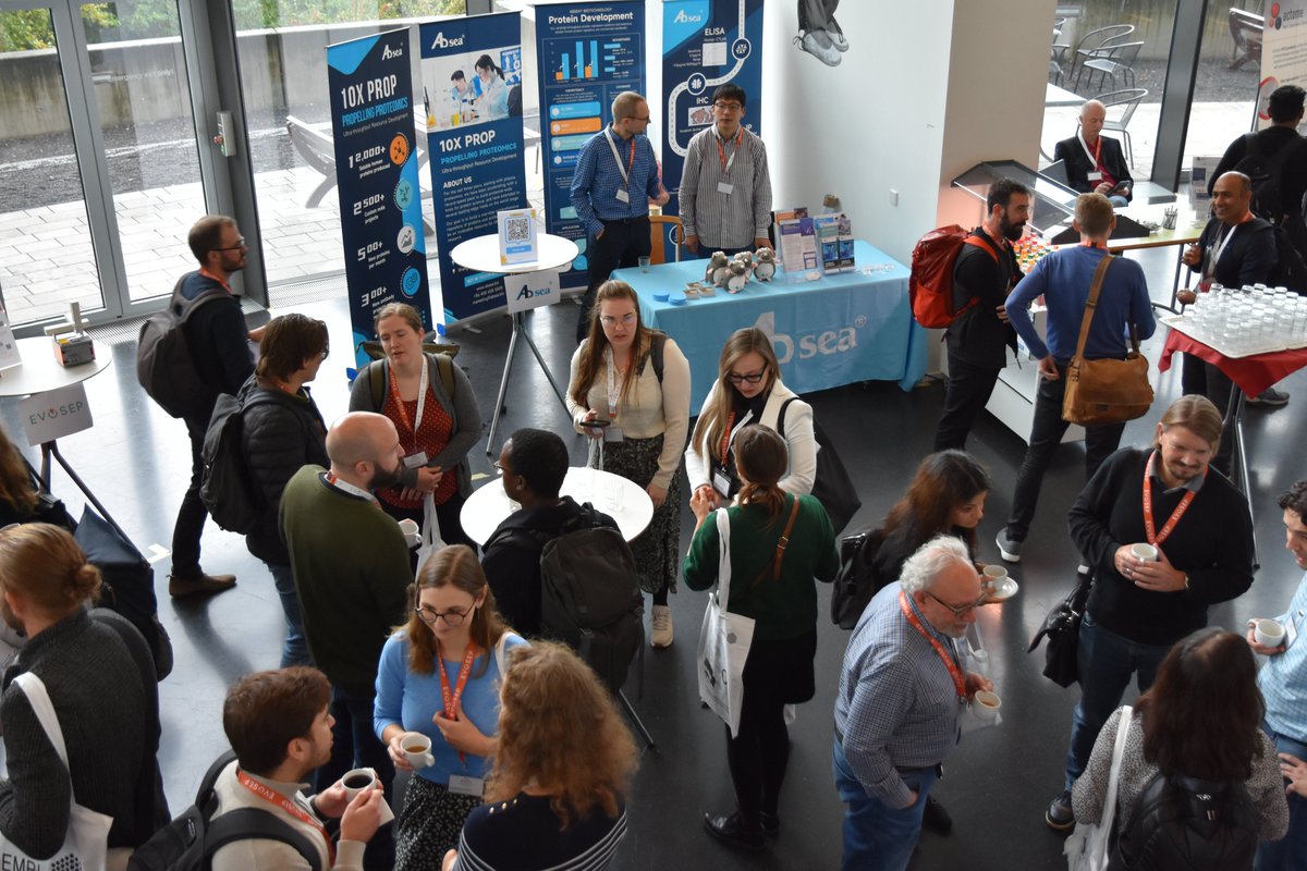 EMBLEvents's tweet photo. Welcome to day 1 of the EMBL–Wellcome Connecting Science Conference 'Proteomics in cell biology and disease mechanisms' 👐🏼 #EWCSProteomics
Looking forward to the exciting three-day programme ahead of us 🤩 https://t.co/u6GCno8GY4