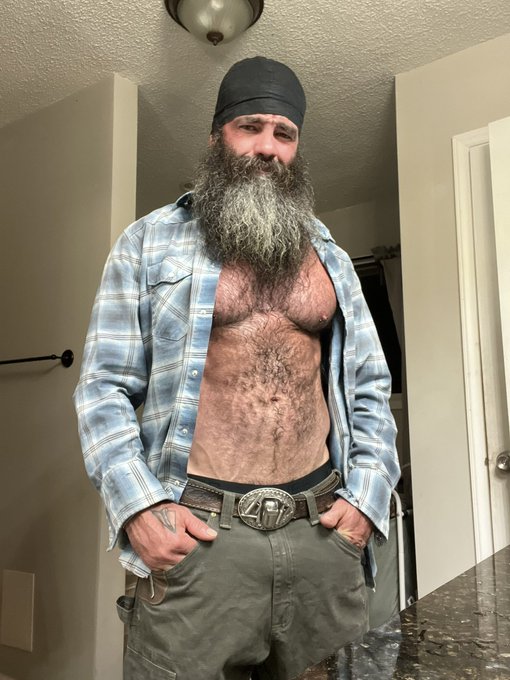 Time for work ? https://t.co/4gN3lEd9KC