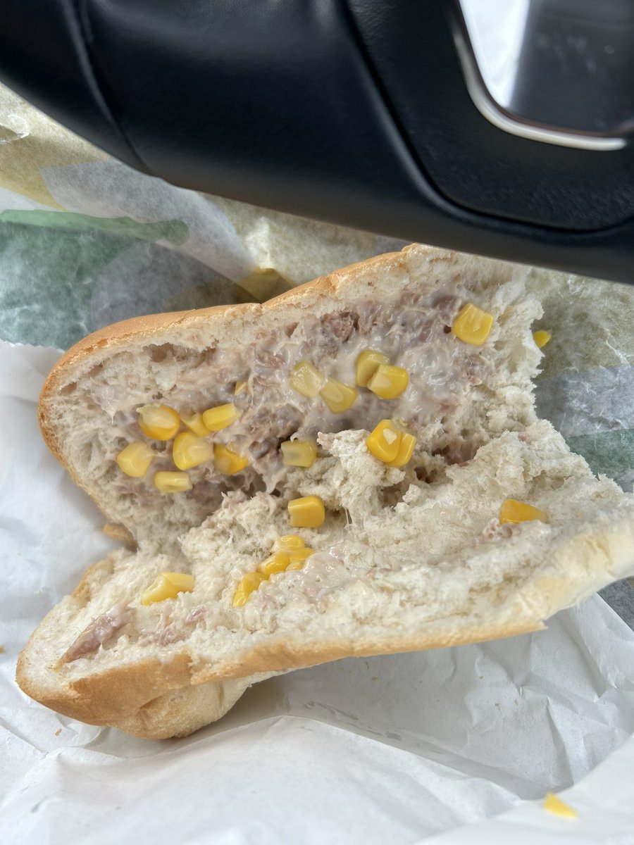 abbafan2018's tweet photo. @SubwayUK how tight are your profit margins that i cant even get lettuce on a sub with the simple meal deal? i get simple but surely allow lettuce cucumber tomato to fill out the thinnest smear of tuna possible https://t.co/8hds4UN1Ji