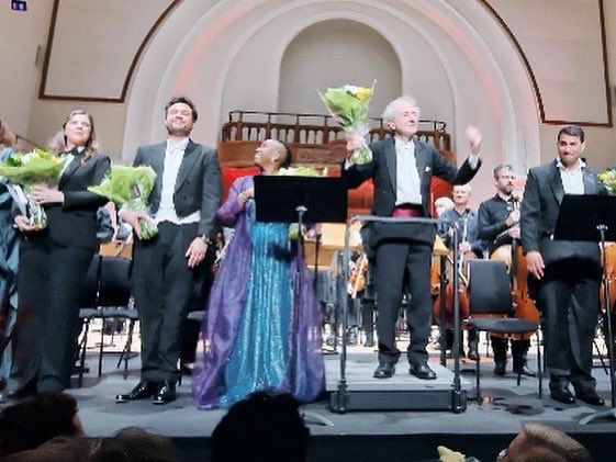 CharneRochford's tweet photo. #WorldOperaDay #tb to @chelseaopera’s brilliant perf of Ballo last Sunday. Thrilled to have sung Gustavo with a stellar cast and #anthonynegus conducting with orch resplendent. Such a magical evening!
VIVA VERDI
#tenor #verdi #unballoinmaschera #heldentenor #opera #concert https://t.co/4VETRvtrAw