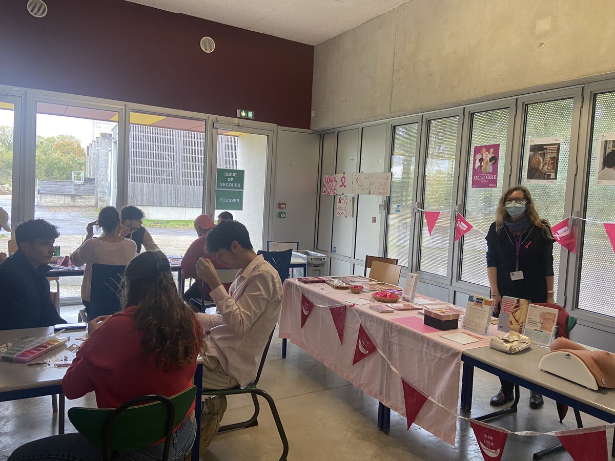 🎗️L’UFR STAPS remercie l’ARES et La Ligue de lutte contre le Cancer pour leur action dans le cadre d’Octobre Rose (atelier, chocolat et biscuit).
<a href="/universitereims/">Université de Reims Champagne-Ardenne</a> 
<a href="/StapsAres/">ARES : Association Rémoise des Étudiants en STAPS</a>
