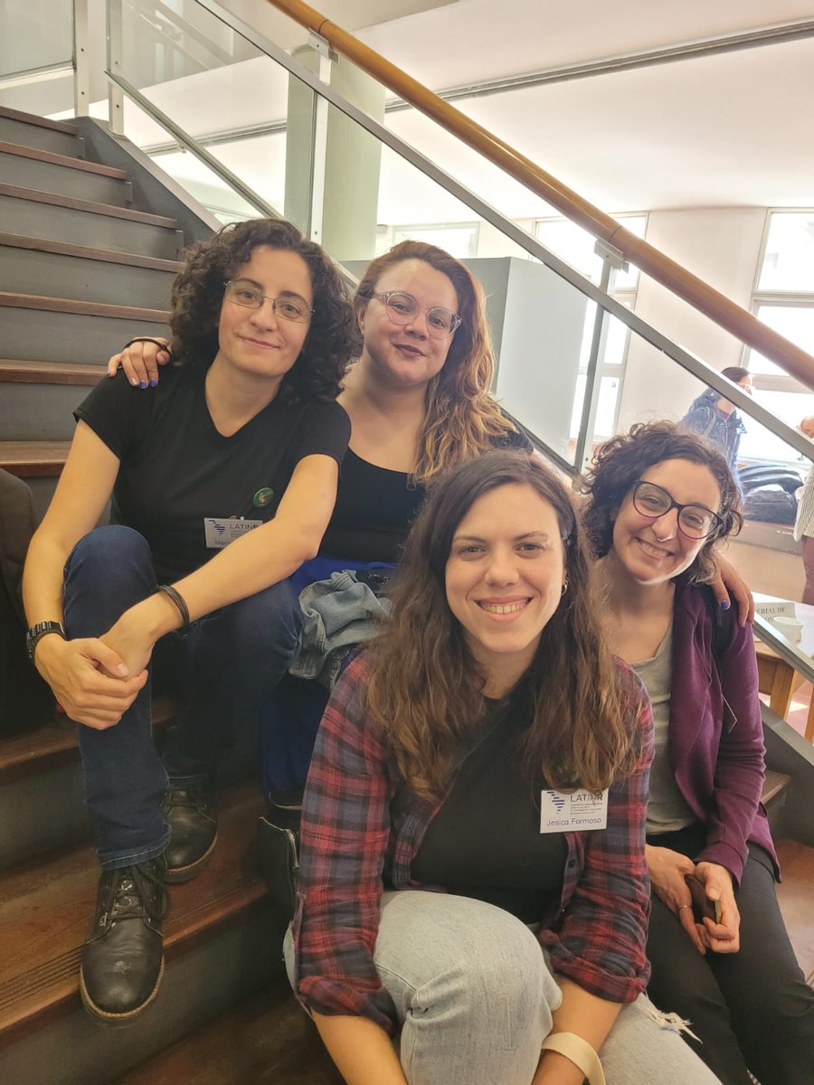 RLadiesBA's tweet photo. La semana pasada finalizó el #LatinR2023 en Montevideo 🇺🇾 y @RLadiesBA  dijo presente como parte del comité organizador, con @bynans1, @JesiFormoso  y @me_andre. Conocé todo lo que pasó en las redes de @LatinR_Conf https://t.co/iCLqW0y7Sh