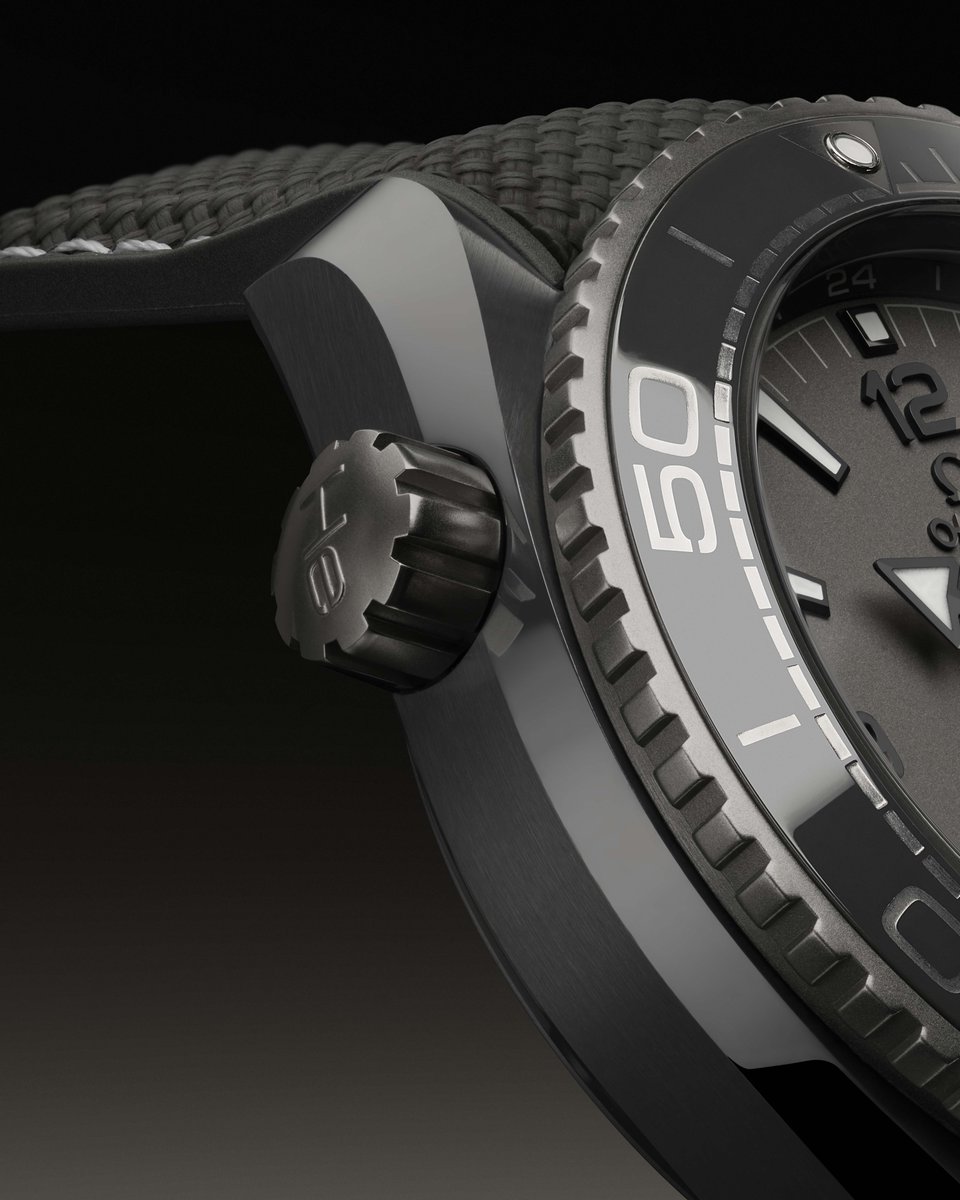 cotedesmontres's tweet photo. #Omega #Seamaster #PlanetOcean #DarkGrey - aussi #légère que #robuste, conçue dans une #céramique à la pointe de la #technologie.
Une montre audacieuse conçue en céramique de type #nitrure de #silicium [#Si3N4]. 
@omegawatches 
https://t.co/348elZYBVL https://t.co/P3Hcd1l6DY