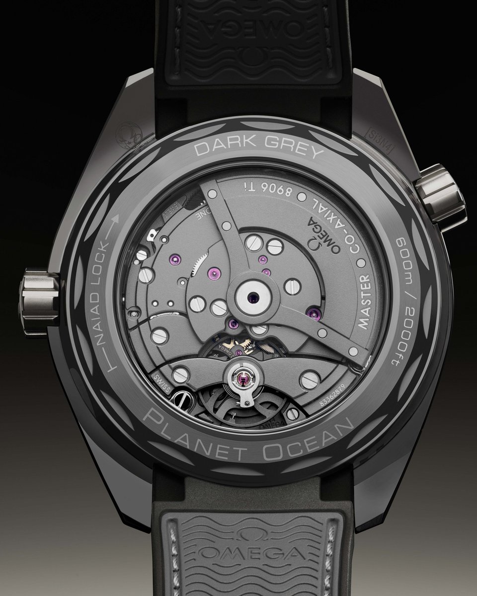 cotedesmontres's tweet photo. #Omega #Seamaster #PlanetOcean #DarkGrey - aussi #légère que #robuste, conçue dans une #céramique à la pointe de la #technologie.
Une montre audacieuse conçue en céramique de type #nitrure de #silicium [#Si3N4]. 
@omegawatches 
https://t.co/348elZYBVL https://t.co/P3Hcd1l6DY