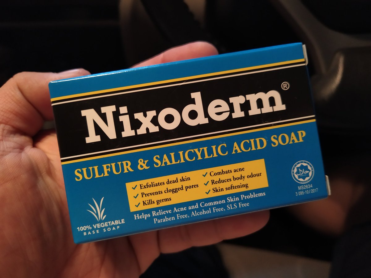 NaufalAntezem's tweet photo. Bar yang ke-4. Aku tak pernah setia dengan mana-mana skincare kecuali yang ini. Aku hanya cuci muka pakai sabun buku ini sahaja. Aku tak pakai toner, serum, moisturizer, sunscreen semua takde. Memang ini sahaja alat-alat.

Aku dah tak pakai berbakul-bakul skincare lagi. https://t.co/7QUiMSQUDr