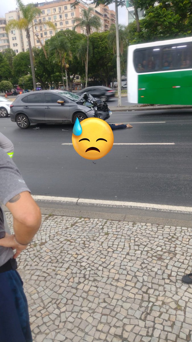 reacao_acao's tweet photo. Mulher morre após ser atropelada por carro na Praia de Botafogo; homem também foi atingido pelo veículo.
#ODia #Morte #PraiadeBotafogo https://t.co/CwSAfpQAdr