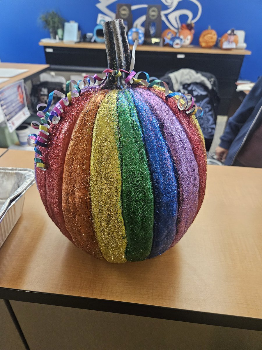 CSSagaClub's tweet image. Look at our amazing pumpkin. Lucy did an amazing job!  What a hard-working crew of kids we have this year. Vote for The Saga Club pumpkin. @SandburgHS