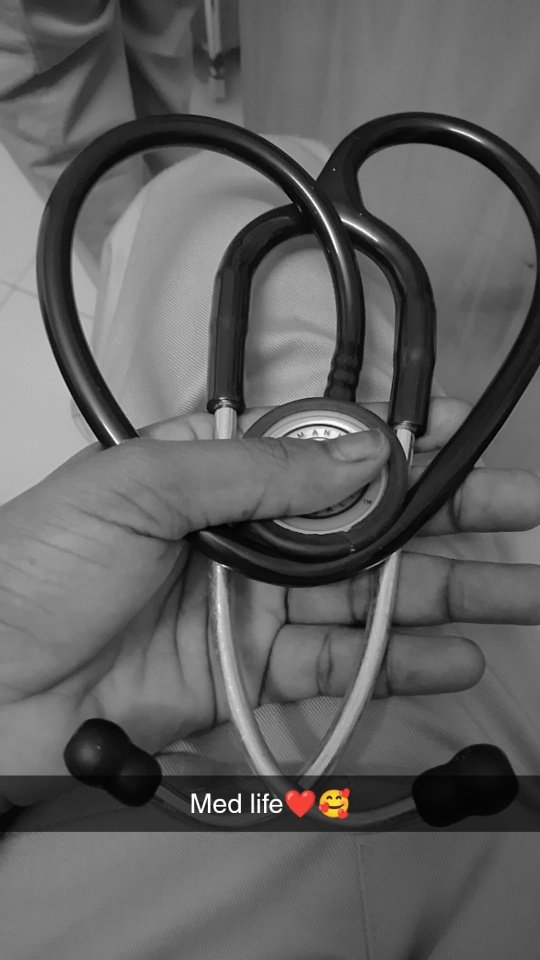 Nar_soda_fall's tweet photo. THREADE : Seule pour les #MedTwitter 
Vos #medtofs sous ce tewitt https://t.co/KhJpm76AsY