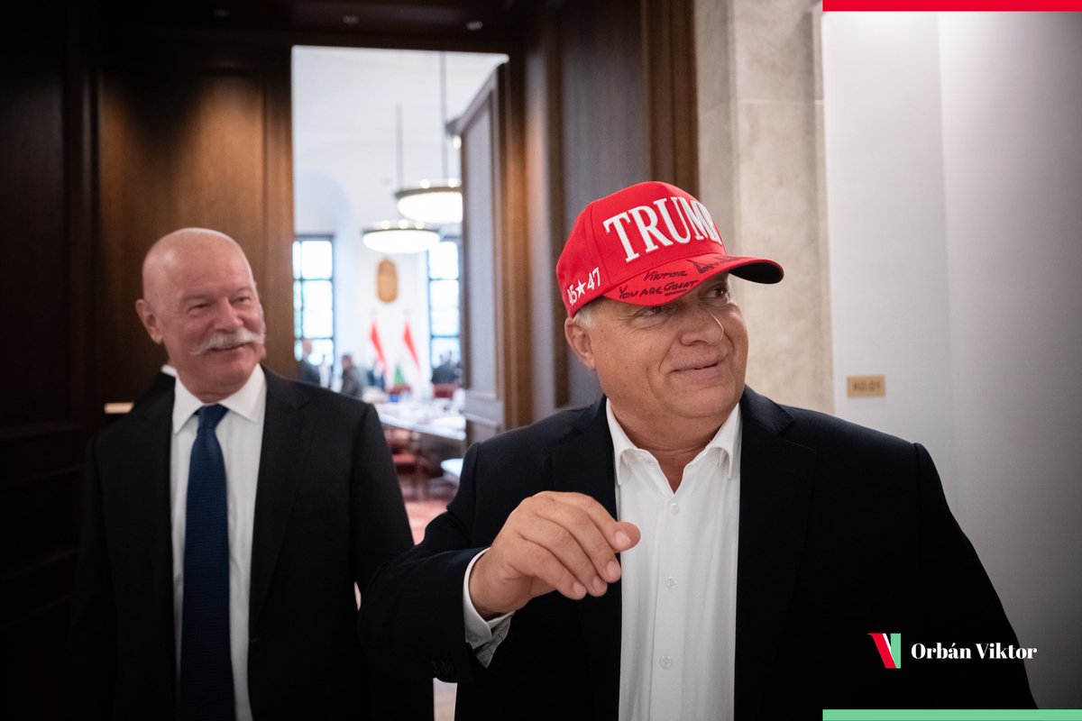 PM_ViktorOrban's tweet photo. Look what came in the mail today! Thank you for your support, @realDonaldTrump ! 🇭🇺🇺🇸 https://t.co/gBzZAA2kCs