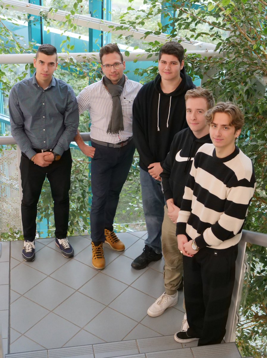 CIO_Thueringen's tweet image. 1/2
Am 2.10.23 sind 2 Studis #Verwaltungsinformatik &amp;amp; 3 Studis Praktische #Informatik in die 1. Praxisphase in der FinVerw. TH gestartet.
Ab dem 27.11. geht es zur 1. Theoriephase an die @DHGeraEisenach.
Wir wünschen einen guten Start &amp;amp; sagen „Herzlich Willkommen im Team“.
(TCIO)