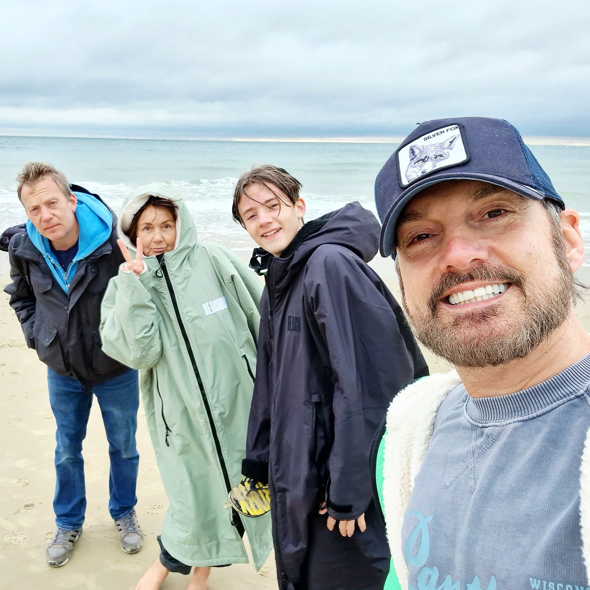 Timsley's tweet photo. Having a morning walk on the beach shore..! #ISAIDIT ๐คช
#TIMMYALEXISCARRINGTONWARD #DIMMOCK #DEAFSTEPH #MRLUCAS #POOLE #NOFILTERJUSTPLASTICSURGERY https://t.co/5lKgXuqcQR