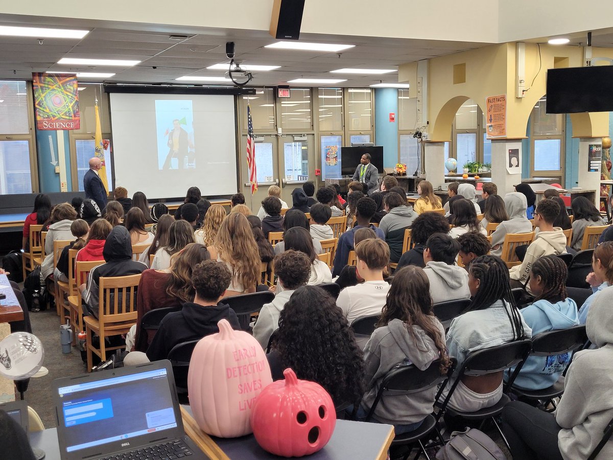 dadamltps's tweet photo. Today is #PSATday at @CardinalsLHS. While our 10 &amp; 11 graders are working diligently on assessments, our 9 &amp; 12 graders are attending workshops. We appreciate everyone who contributed to making this such a successful day for ALL! @ltps_counseling @LTPS1 #LTPSItStartsWithOne https://t.co/CVez1HTfcR