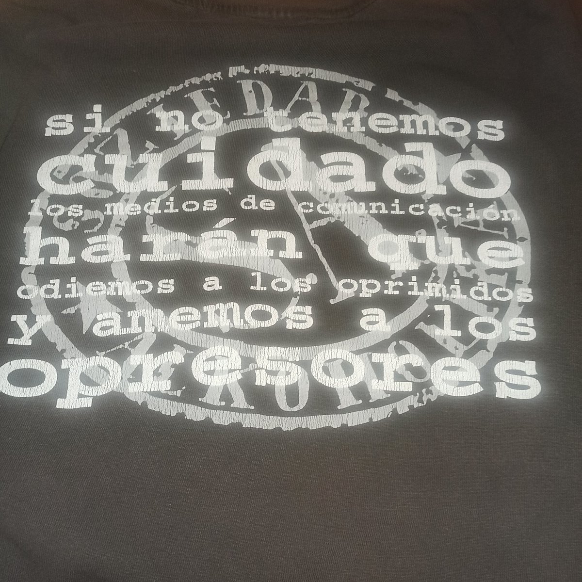 Y que razón, camisetas del recuerdo en el fondo del armario.