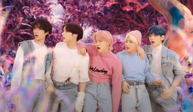 kchartsmaster's tweet photo. 3 years ago today, TXT released “Blue Hour”. https://t.co/g8k6pRK7zo