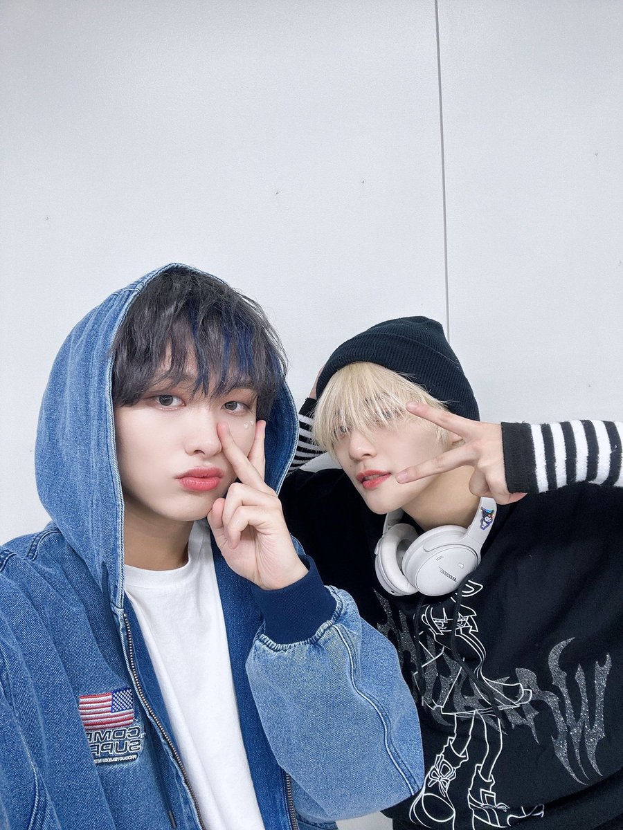 fantasyboys_mem's tweet photo. [#이한빈] 

우리집 홍냥이 분양합니다 
밥 만 잘 주시면 물진 않아요💙🤍 

#FANTASYBOYS #판타지보이즈
#LEEHANBIN https://t.co/TTS5eNwjp2