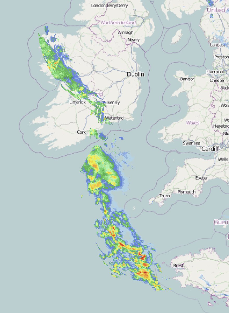 4CastUKI's tweet image. Cloud and rain pushing into SW Ireland once again, cloudy in much of Scotland and northeast England, fog gradually lifting and clearing across Wales and the Midlands. Rain will push further east through the afternoon. #ukweather #WeatherUpdate #IrelandWeather
