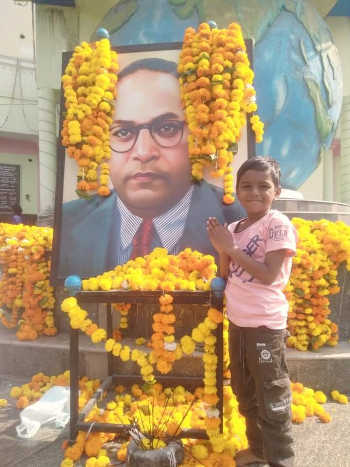 Arun_kumar1990's tweet photo. धम्मचक्र प्रवर्तन दिनानिमित्त कबीर चे 
बाबासाहेबांना नांदेड येथे अभिवादन...

@Arunkumar_Speak https://t.co/DBX9R6GD5h