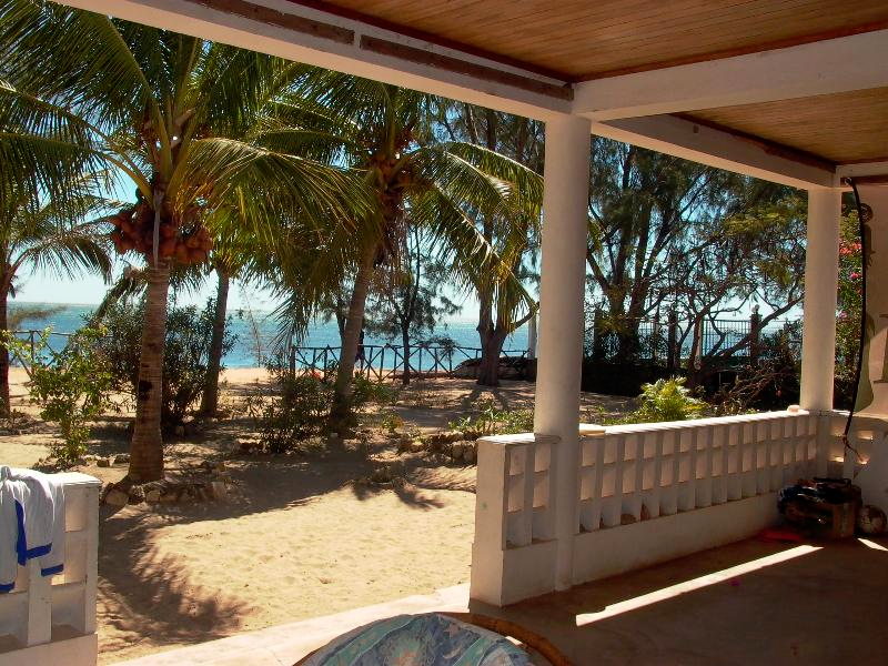 hackerbeach's tweet image. Preannouncement: Hacker Beach 2024 is a go! As always, we&apos;re gathering on a tropical beach during the month of January. This time, we&apos;ll meet on Madagascar!

Follow this account (or on fedi) and/or request an invitation to our XMPP room, if you&apos;re interested in dropping by.