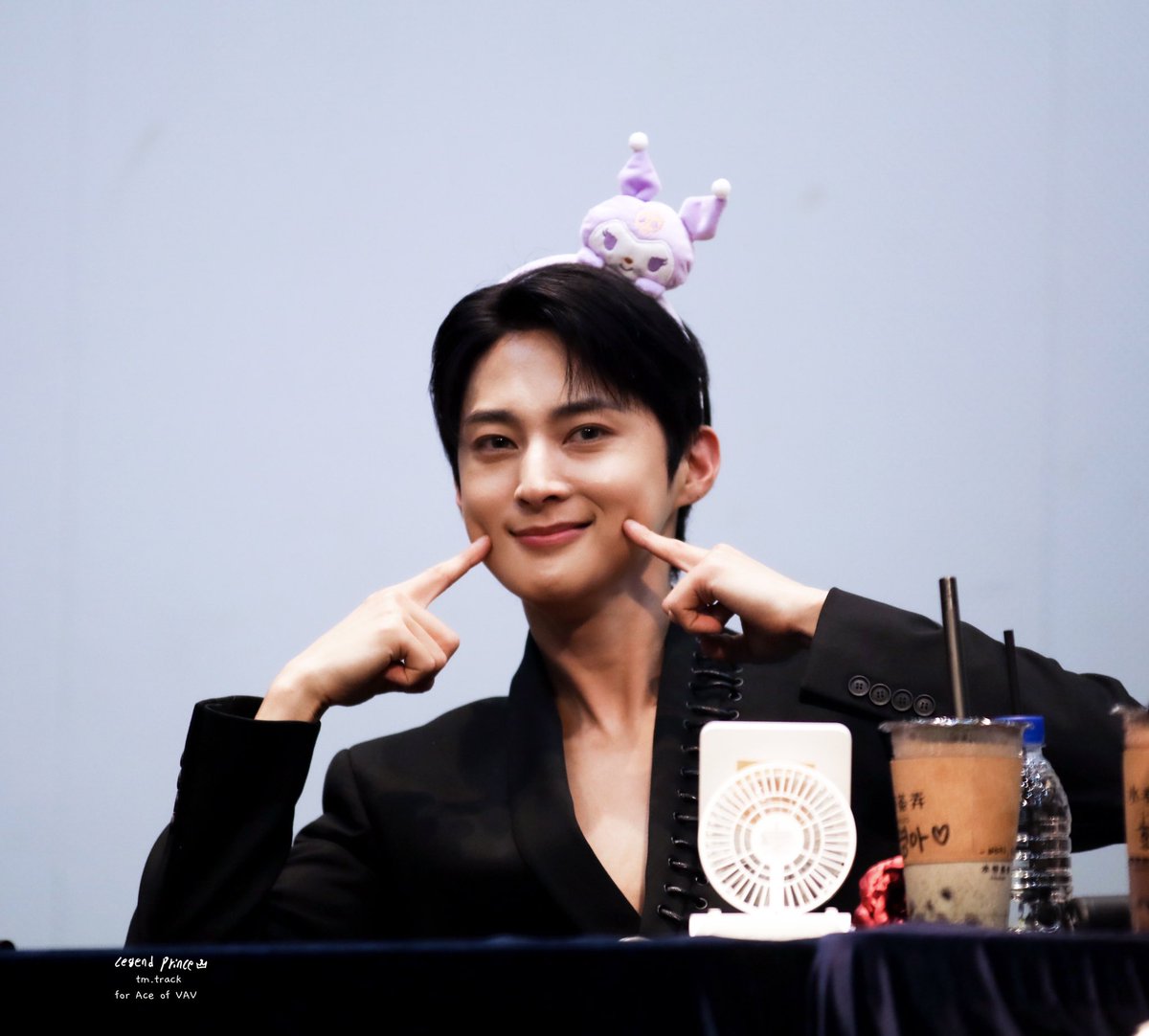 tm_track's tweet photo. [23.07.02] 디어 마이 뮤즈 팬싸
🖤💜🖤

@VAV_official @twt_VAV 

#에이스 #Ace #장우영 #JangWooyoung #LegendPrince #VAV #Designer #Subconscious #Subcönscióus #브이에이브이 #디자이너 https://t.co/Cpy9cdlwtA