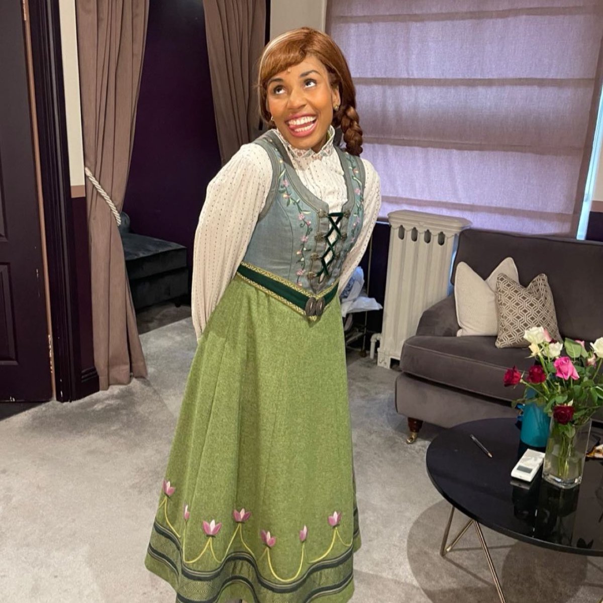 This afternoon will be the DEBUT of Lizzy-Rose Esin-Kelly (<a href="/LizzyEsinKelly/">Lizzy-Rose Esin-Kelly🇳🇬🇯🇲</a>) in the role of ANNA at <a href="/frozenlondon/">Frozen The Musical</a>! #debut #1stcover