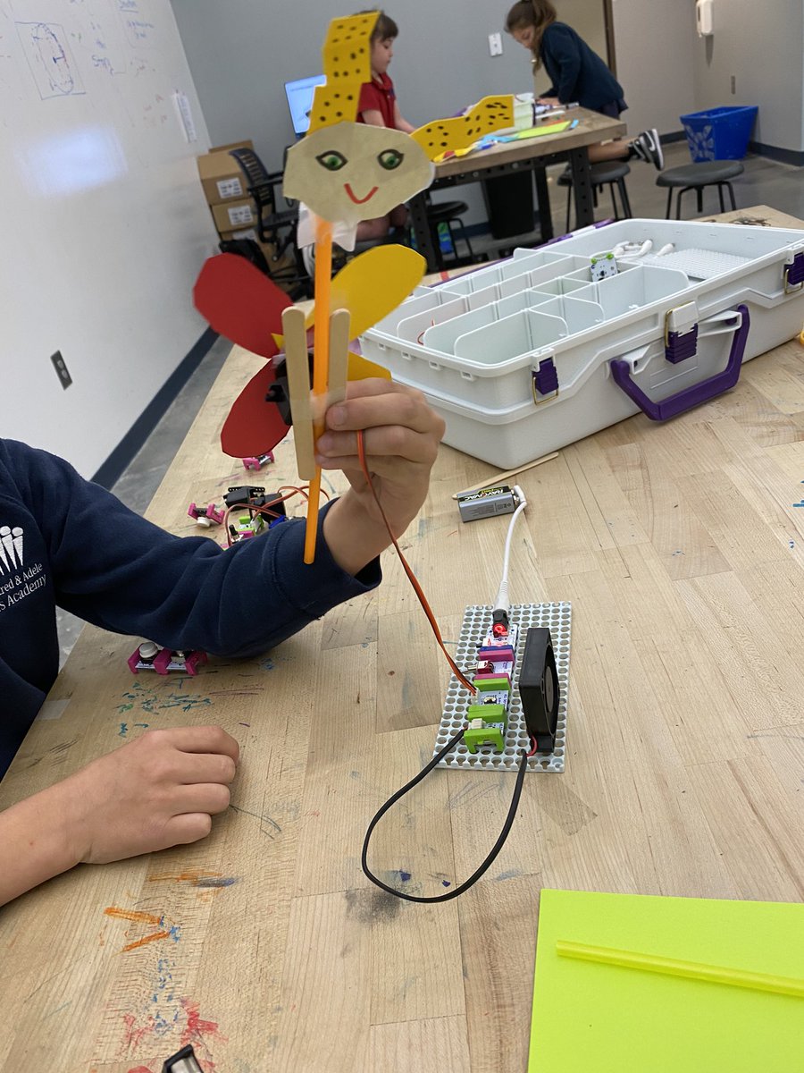 21stStacy's tweet image. We are making a hang glider with @littleBits made out of steel cable for our rocks &amp;amp; minerals unit #davis2 @Davis_Academy #littlebitschallenges