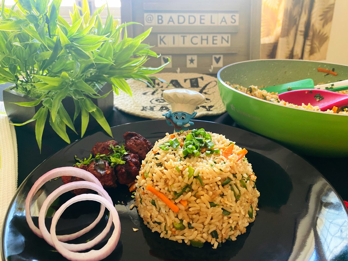 baddelaskitchen's tweet photo. Best Ever Mixed Vegetable Fried Rice in Minutes!

For Written Recipe: https://t.co/2iBxXwDh4J

#delicious #like #share #Foodie #yummy #RecipeOfTheDay #quick #EASY #vegfriedrice #vegfriedricerecipe #leftoverricerecipe #leftoverrice #friedrice https://t.co/NOxDYzSsXu