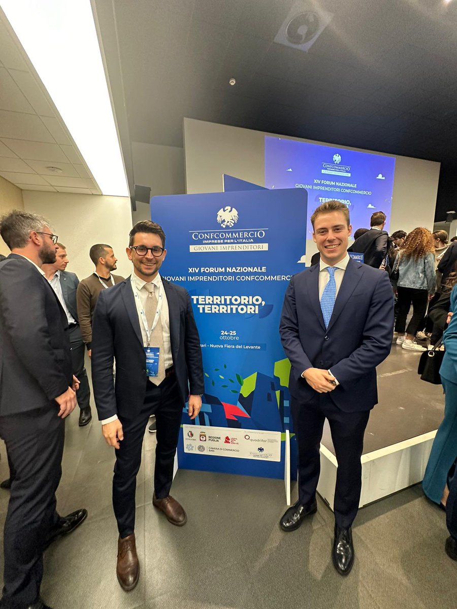 Anche il Presidente di #FedagroGiovani Gianpaolo Forcina ed il #VicePresidente Edoardo Rovetta presenti al #Forum Nazionale di <a href="/GIConfcommercio/">Giovani Imprenditori</a> a Bari <a href="/FieraDelLevante/">Nuova Fiera del Levante</a> <a href="/GIConfcommercio/">Giovani Imprenditori</a> #confcommercio