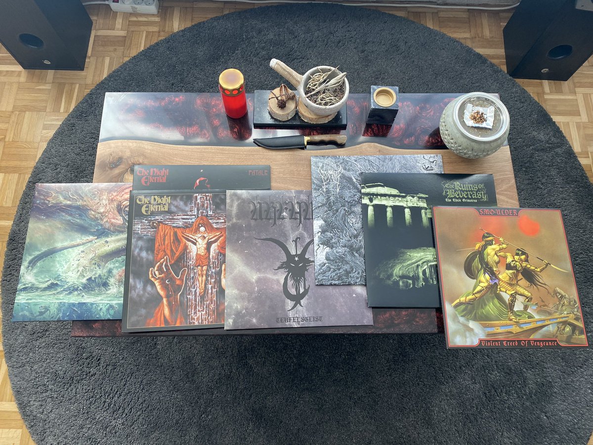 hehe👀 insanely happy mit der auflösung des pakets😌 musste mal meine Ván Records collection mal aufwerten