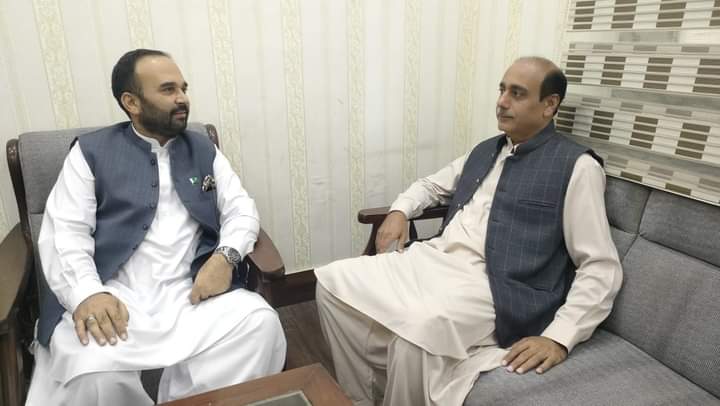 faisalkhanjamli's tweet photo. اوستا محمد(سونا جمالی)پاکستان پیپلز پارٹی کے رہنماء سردار ذادہ فیصل خان جمالی نگران صوبائی وزیر داخلہ   میر  زبیر خان جمالی سے  ملاقات کررہے ہیں

@PPPDigital_ 
@PPPBaluchistan https://t.co/L5w0KK83g5