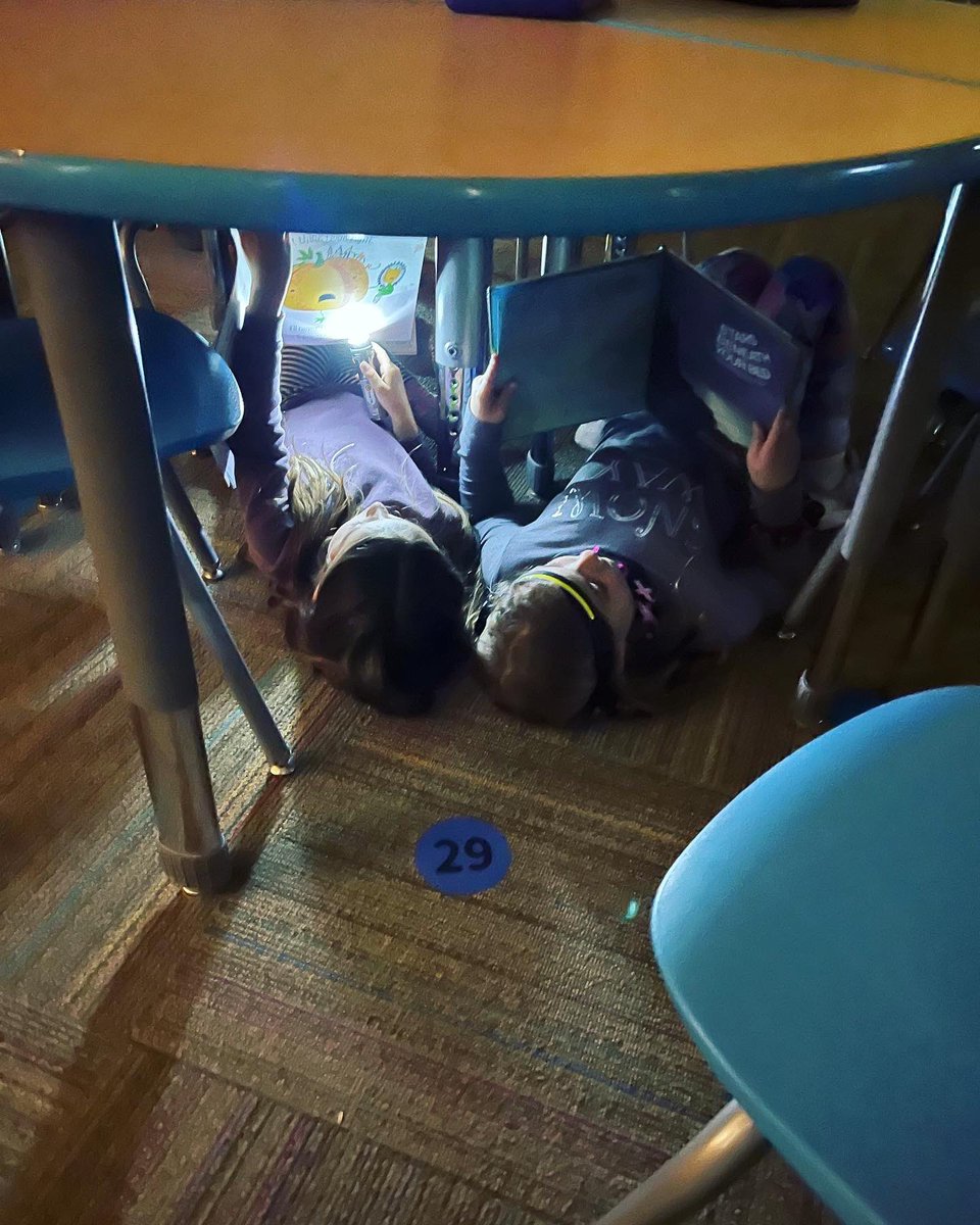 wes_library's tweet photo. On top of voting on our pumpkins, we’ve been enjoying flashlight reading this week! Lots of fall fun! #itsworthit #librariesareworthit #worthreading #flashlightreading @wcsdistrict @WESOwls https://t.co/WyEUEiywqB