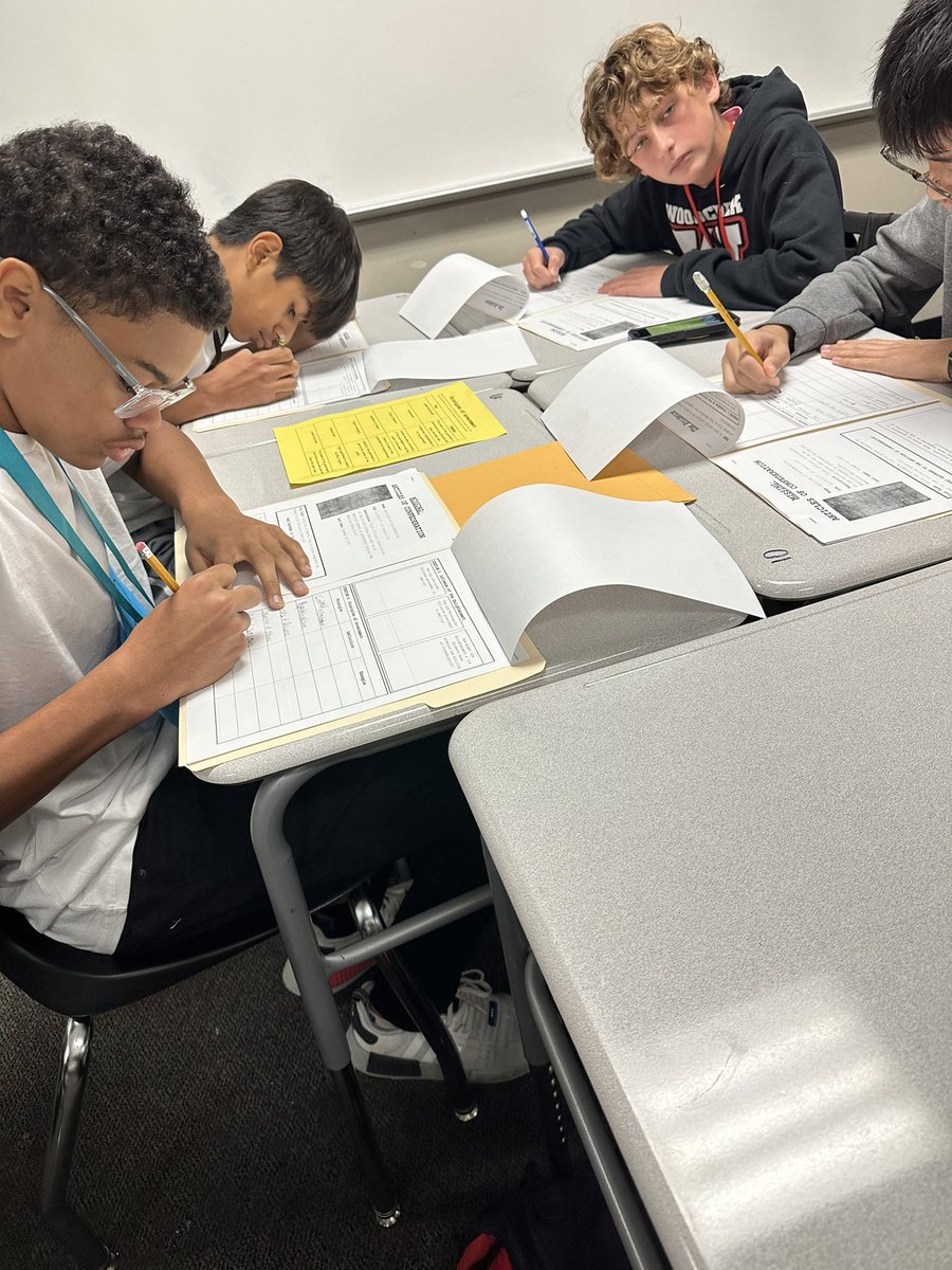 What happened to the Articles of Confederation?  Our 8th grade US History detectives are on the case as they analyze primary sources to piece together the evidence of our abandoned attempt at our first national government 
 🕵️‍♀️🤩

#Path2Inquiry #ThinkingLikeAHistorian