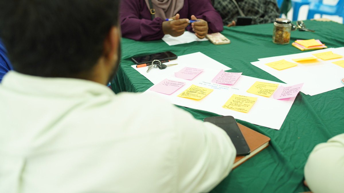 .<a href="/UNDPAccLabs/">UNDP Accelerator Labs</a> 🇲🇻 kicks off workshop on ‘Community Participation for #ClimateAction’ in #Fuvahmulah City.
Today's discussions centered on the triple 🌍 crisis &amp; explored ways for harnessing collective intelligence to gain insights from the community &amp; tackle these challenges.