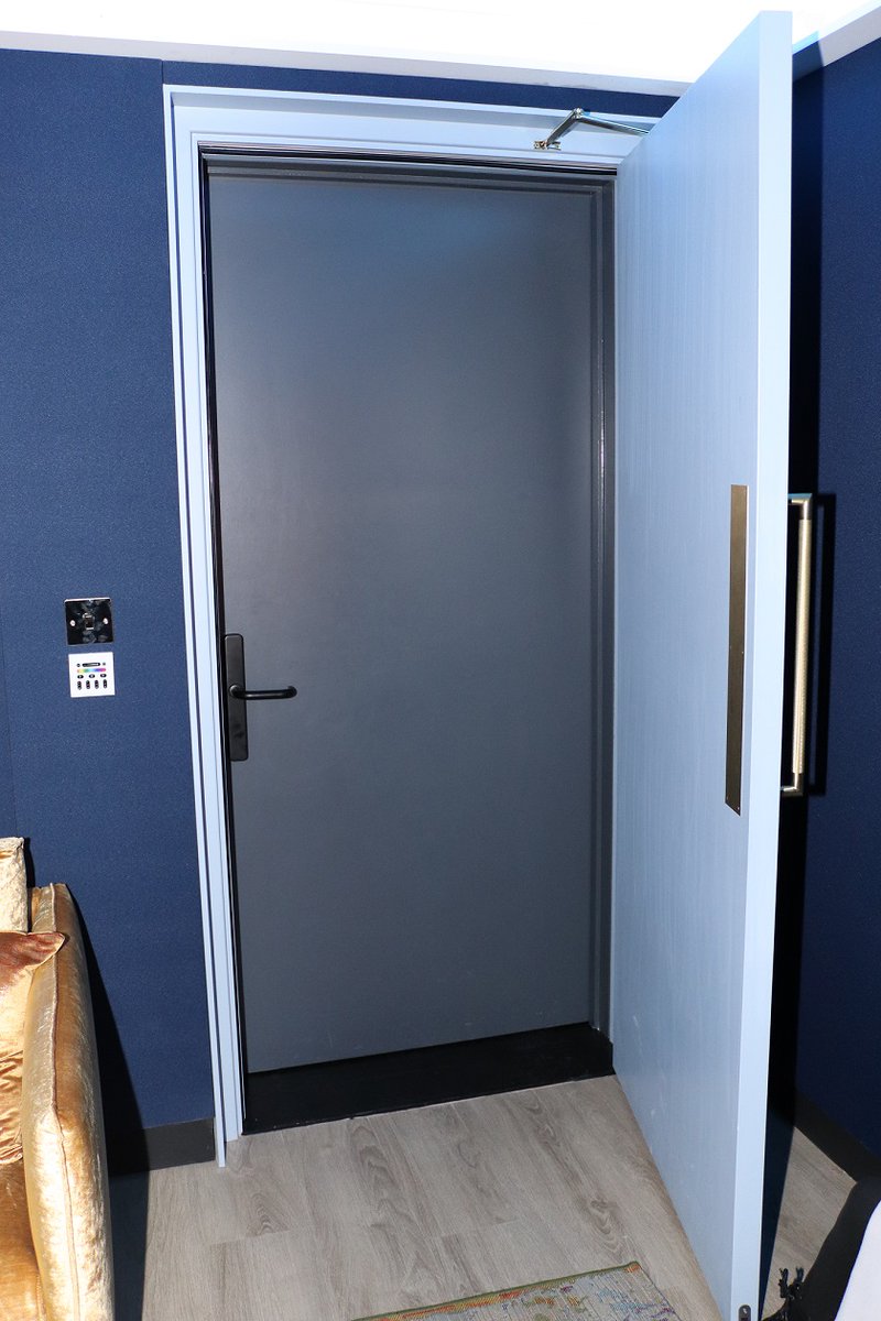EnfieldDoorsUK1's tweet image. Our unique 54dB #acousticdoor configuration includes 2 doors back-to-back. 

This #QuietMark #acousticsolution is suitable for recording studios or hotel interconnecting doors, minimising sound coming in AND going out! 

More&amp;gt; bit.ly/3K43ddw