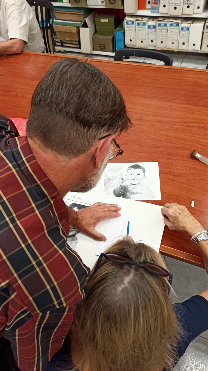 AVVSantAntoni's tweet photo. Heey 🥳!!,com sabíem que ens estàveu trobant a faltar hem tornat a Instagram 😜amb aquestes fotos del nostre taller de Pintura, us recordem que podeu venir a demanar informació, o si no podeu fer-ho via telefònica al número 613065824, o per correu: info@avvsantantoni.com https://t.co/P77aQ9aCmk