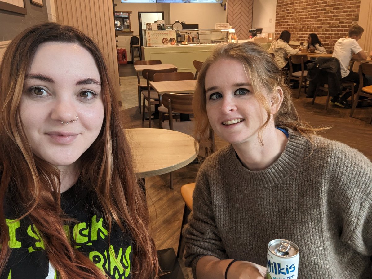 I'm alive! And I'm with <a href="/SophiePayne23/">Sophie 🖖🏻</a> in a Korean noodle bar heheh