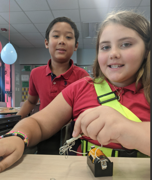 5th graders at Cannella Elem. are exploring the connection between magnetism and electricity and applying what they know about electrical charges to electromagnets. They picked up 8 paperclips (Magical Math)!  #HCPSSTEMtober <a href="/HCPS_STEM/">@HCPS_STEM</a> @weareHAEST <a href="/CannellaElem/">Cannella Elementary</a> <a href="/HCPSElemScience/">HCPSElemScience</a>