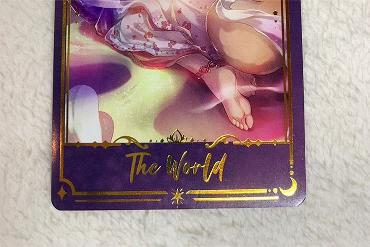 kawaiiNihongo's tweet photo. Are you excited for the @HoshiNoHouseki Tarot Card Set?

Have a first look at the Gold Foil Stamping on the front of "The World" card!
All cards will have Gold Foil Stamping! 👀

Make sure to follow the campaign to be notified when it goes live on October 31st! 🎃 https://t.co/FsKkn6HF2G